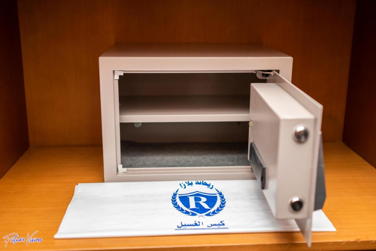 Rehana Plaza Hotel Kairo Bagian luar foto A safe