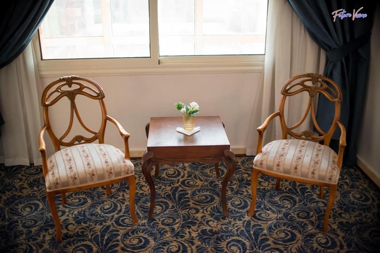 Rehana Plaza Hotel Kairo Bagian luar foto A pair of armchairs