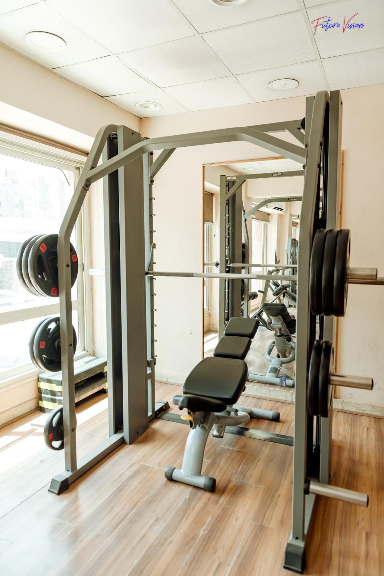 Rehana Plaza Hotel Kairo Bagian luar foto A Smith machine