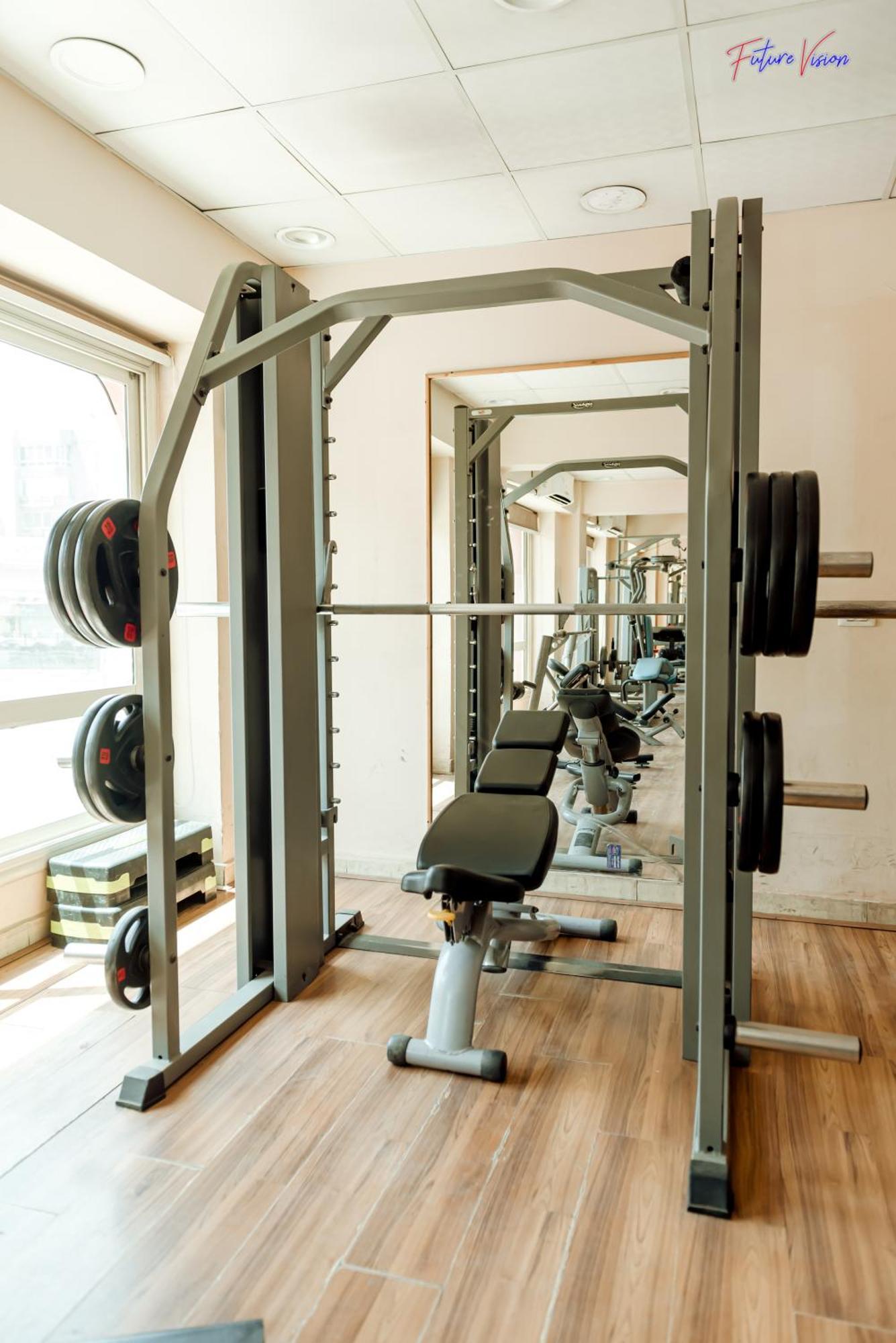 Rehana Plaza Hotel Kairo Bagian luar foto A Smith machine