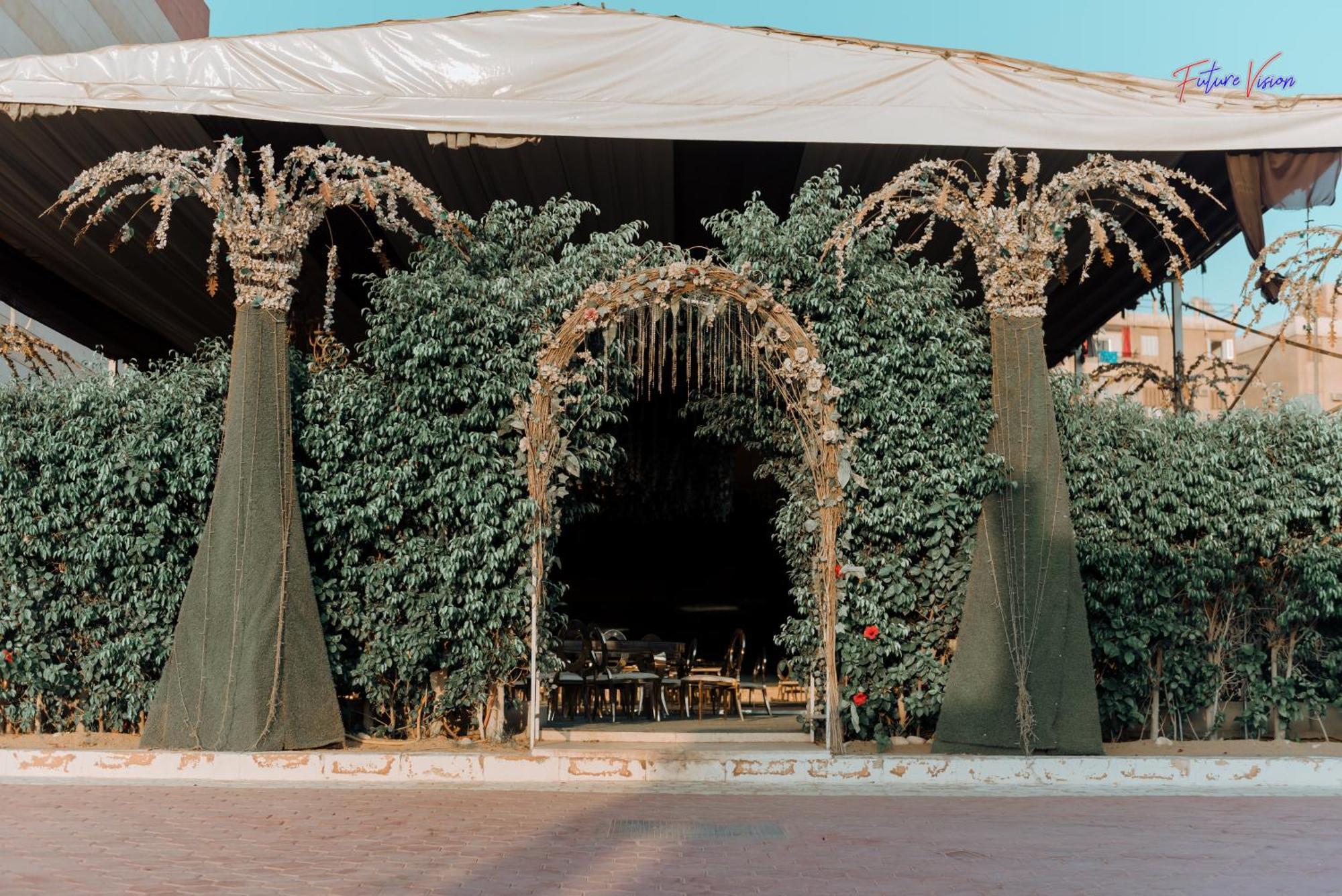 Rehana Plaza Hotel Kairo Bagian luar foto The entrance to the 1994 Cannes Film Festival