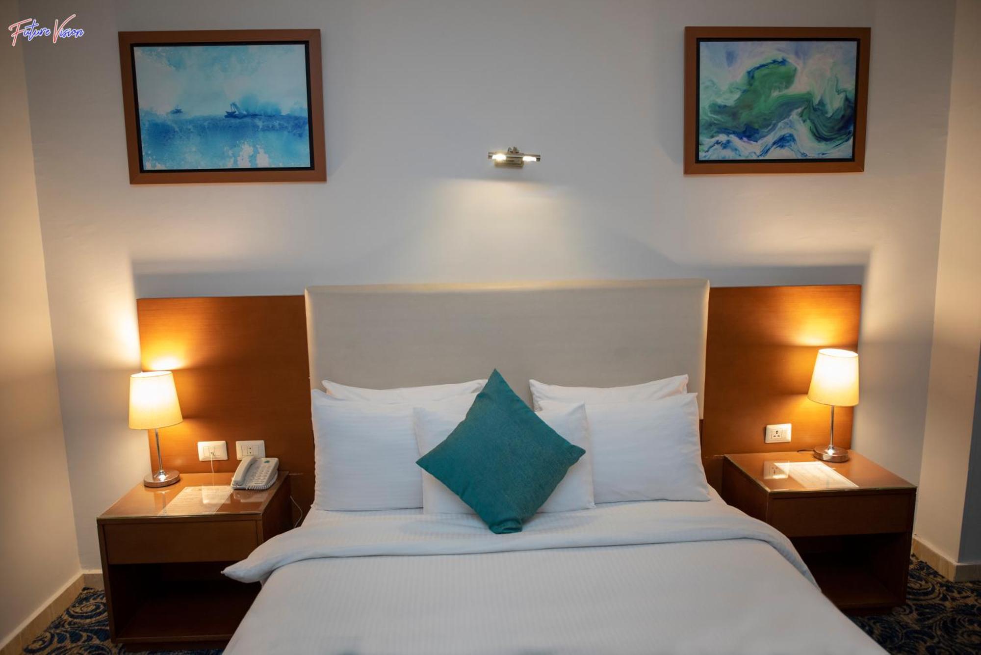 Rehana Plaza Hotel Kairo Bagian luar foto A bedroom at the hotel