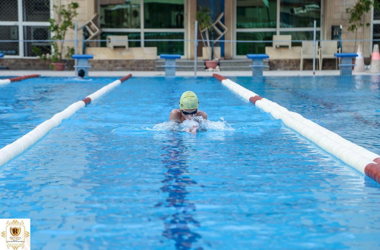 Rehana Plaza Hotel Kairo Bagian luar foto Swimming pool at the school